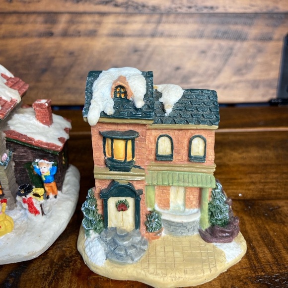 Albert E Price Christmas Village Resin Houses Vintage 1992 3” Tall, lot of 2, - Picture 3 of 9